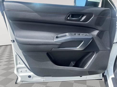 Used 2025 Nissan Pathfinder Rock Creek AWD/4WD image 18