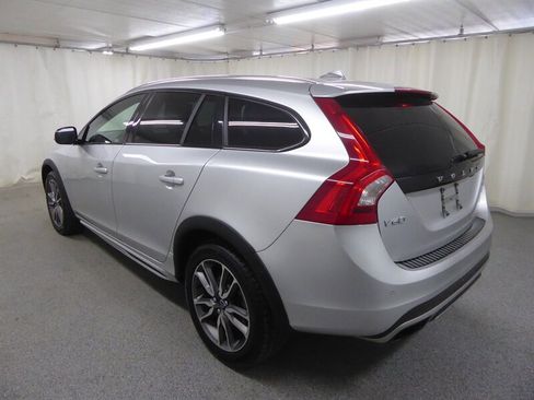 Used 2015 Volvo V60 T5 Cross Country w/ Convenience Package image 5