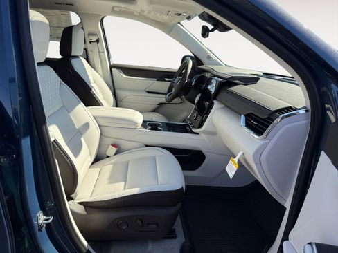 New 2026 GMC Acadia Denali w/ Super Cruise Package image 19