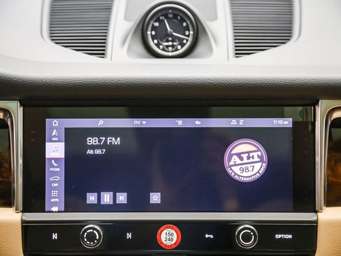 Certified 2026 Porsche Macan AWD/4WD image 18