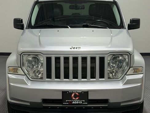 Used 2012 Jeep Liberty Sport image 3