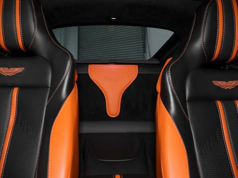 Used 2019 Aston Martin V8 Vantage Coupe RWD image 31
