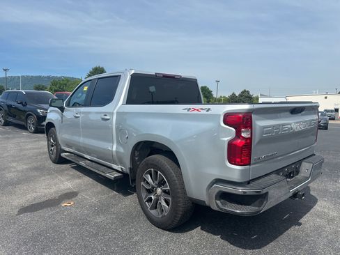 Used 2022 Chevrolet Silverado 1500 LT AWD/4WD image 4