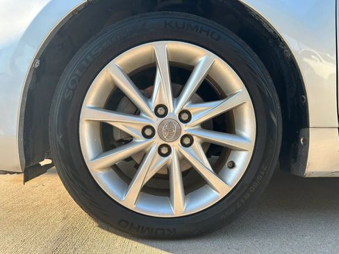 Used 2012 Toyota Prius V Five FWD image 28