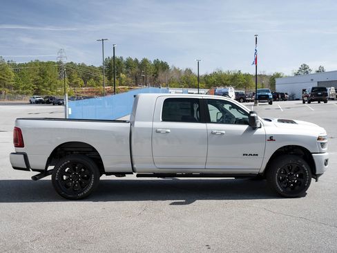 New 2026 RAM 2500 Laramie AWD/4WD image 11