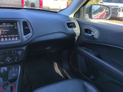 Used 2020 Jeep Compass Trailhawk image 16