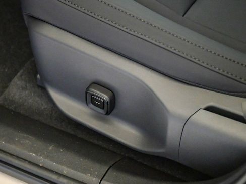 New 2026 Volvo EX30 Plus w/ Climate Package image 25