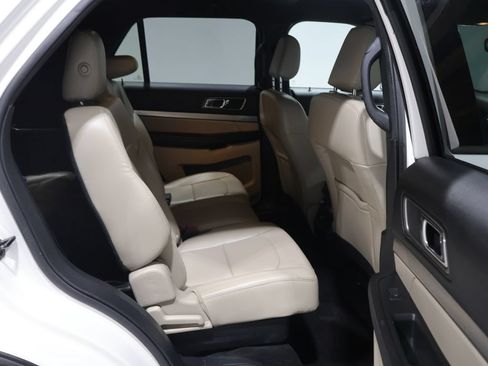 Used 2019 Ford Explorer XLT w/ Equipment Group 202A AWD/4WD image 19