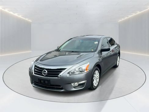 Used 2014 Nissan Altima 2.5 S w/ Sport Value Package FWD image 1