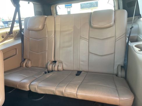 Used 2019 Cadillac Escalade ESV Platinum image 17