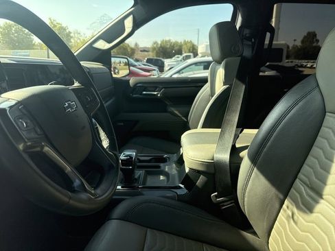 Used 2024 Chevrolet Silverado 1500 ZR2 w/ Technology Package image 6