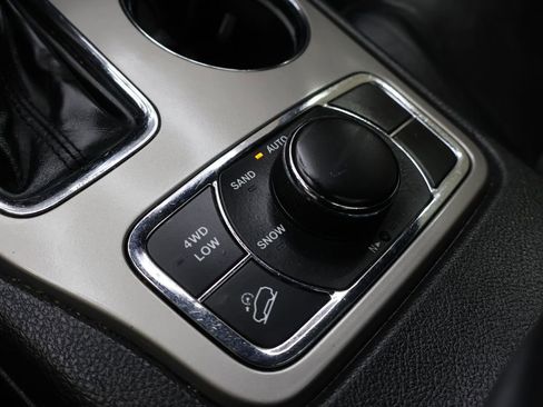 Used 2021 Jeep Grand Cherokee Limited w/ Luxury Group II AWD/4WD image 27