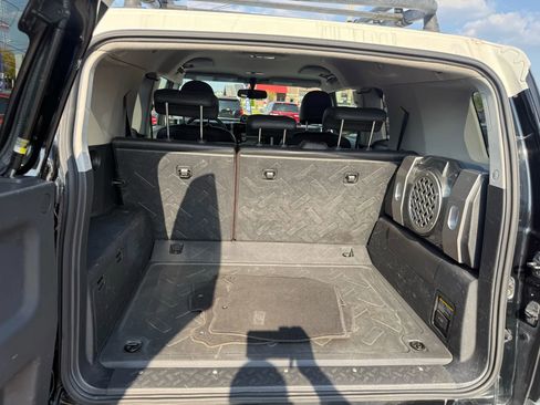 Used 2010 Toyota FJ Cruiser Sport Utility 2D image 27