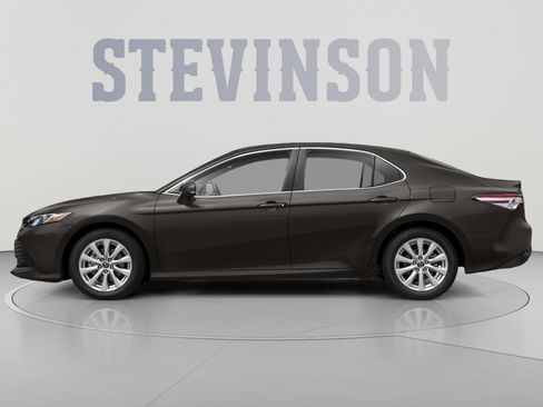 Used 2020 Toyota Camry LE FWD image 3