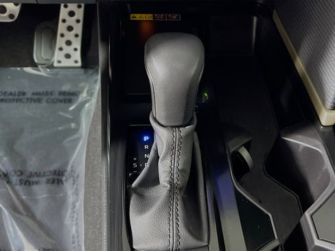 Used 2025 Toyota Camry SE w/ Convenience Package image 24