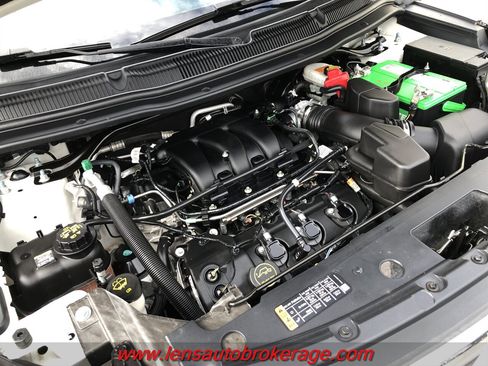 Used 2018 Ford Explorer XLT w/ Equipment Group 202A FWD image 26