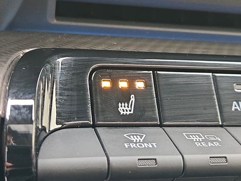 Used 2024 Toyota Prius XLE image 25