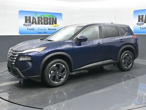 Used 2024 Nissan Rogue SV image 1