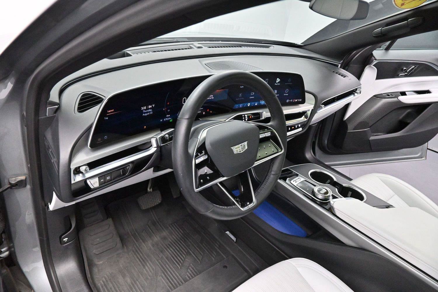 Used 2024 Cadillac Lyriq Luxury AWD/4WD image 14