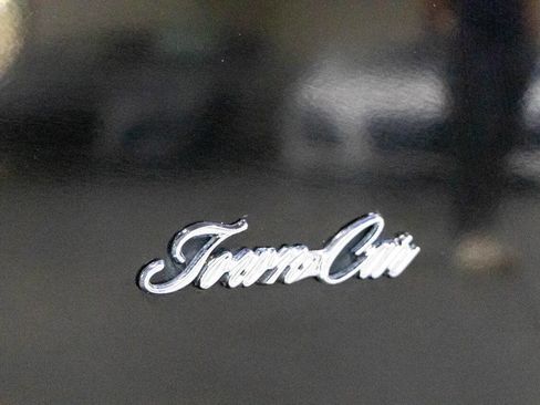 Used 1988 Lincoln Town Car Signature RWD image 25