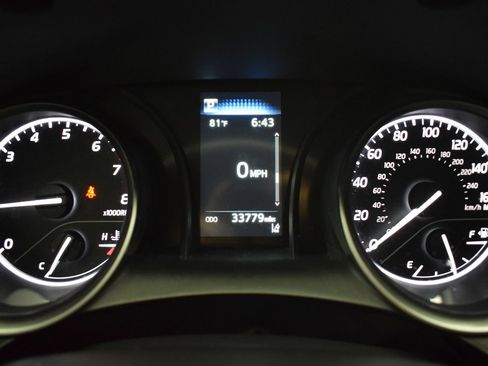 Used 2024 Toyota Camry SE FWD image 16