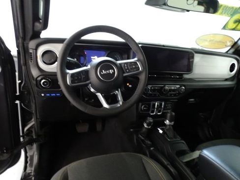 Certified 2025 Jeep Wrangler Unlimited Sahara w/ Safety Group image 5