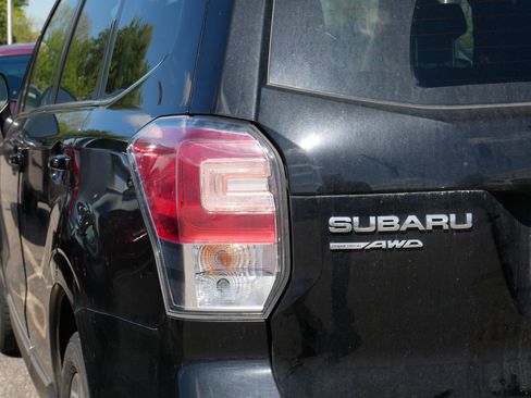 Used 2017 Subaru Forester 2.5i Touring AWD/4WD image 5