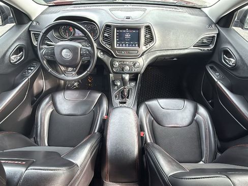 Used 2019 Jeep Cherokee Trailhawk w/ Cold Weather Group image 19