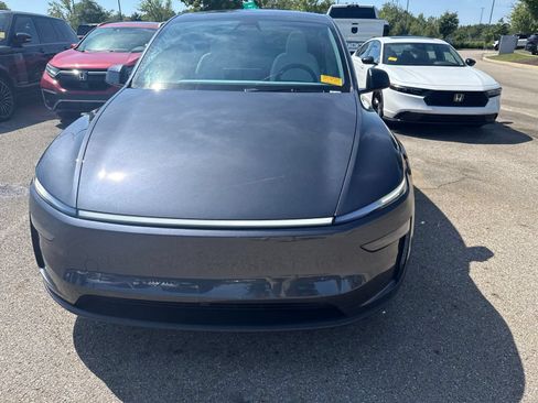 Used 2026 Tesla Model Y Long Range AWD/4WD image 2
