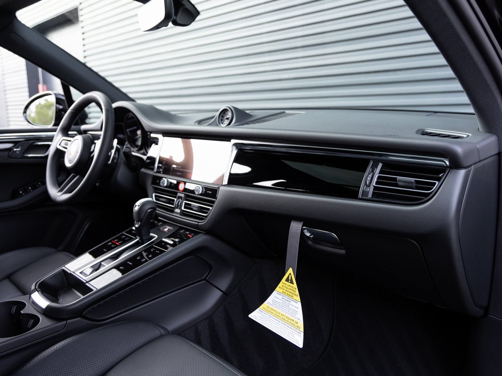 Certified 2026 Porsche Macan AWD/4WD image 35