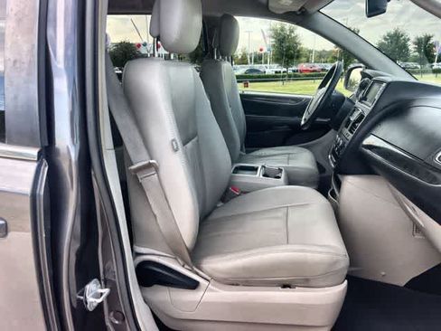 Used 2015 Chrysler Town & Country LX FWD image 12