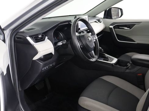 Used 2021 Toyota RAV4 XLE w/ Convenience Package AWD/4WD image 24