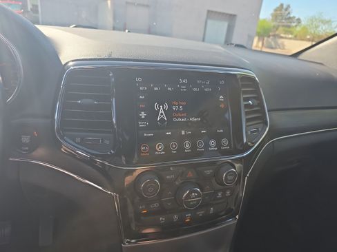 Used 2021 Jeep Grand Cherokee Limited w/ Luxury Group II image 12