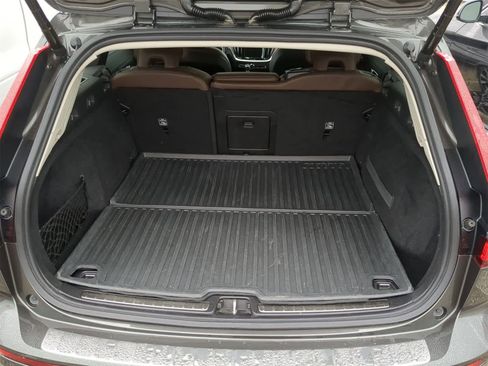 Used 2020 Volvo V60 T5 Cross Country image 32