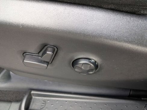 Used 2024 Chrysler Pacifica Touring-L w/ S Appearance Package image 13