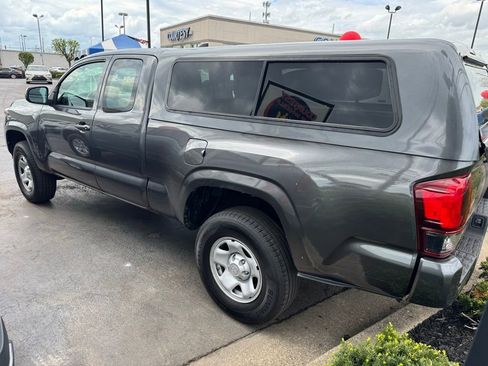 Used 2018 Toyota Tacoma SR w/ SR Convenience Package image 3