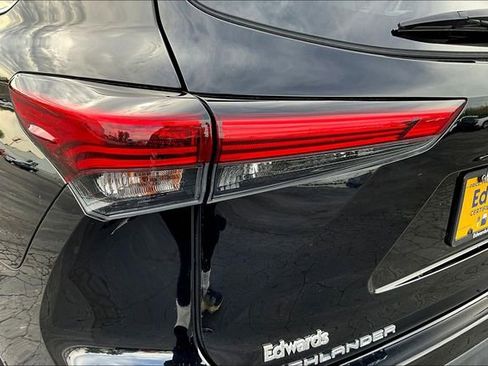 Used 2022 Toyota Highlander XLE AWD/4WD image 23