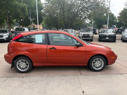 Used 2005 Ford Focus ZX3 Hatchback FWD image 6