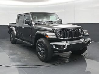 Used 2024 Jeep Gladiator Sport AWD/4WD video 1