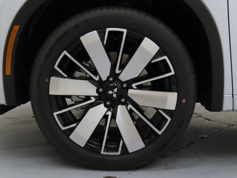 New 2025 Mitsubishi Outlander SEL image 28