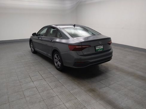 Used 2024 Volkswagen Jetta SE FWD image 5