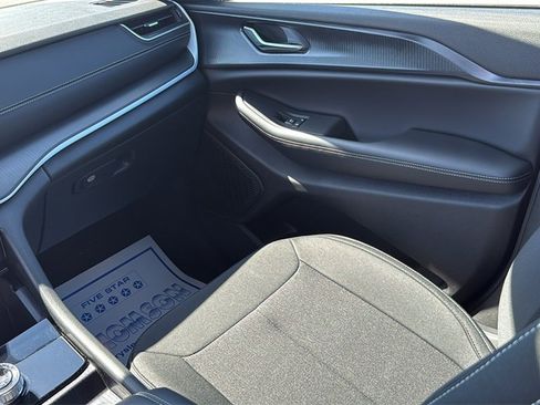 New 2025 Jeep Grand Cherokee Laredo X image 14