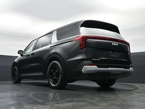 Used 2025 Kia Carnival FWD image 46
