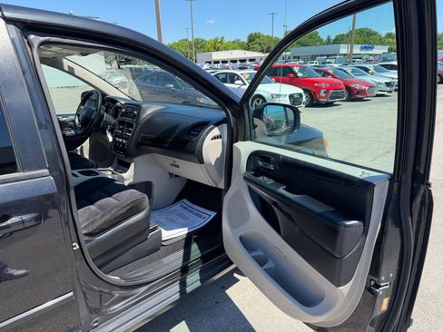 Used 2015 Dodge Grand Caravan SXT FWD image 9