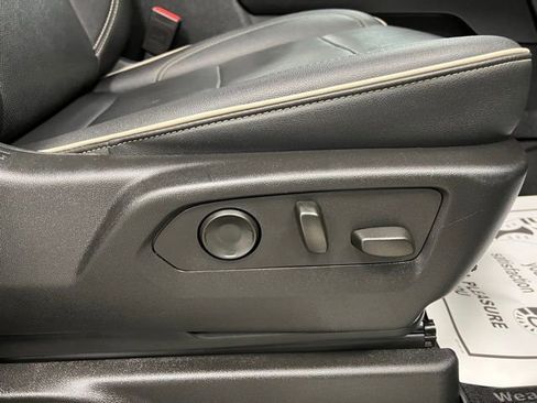Used 2024 GMC Yukon SLT AWD/4WD image 61