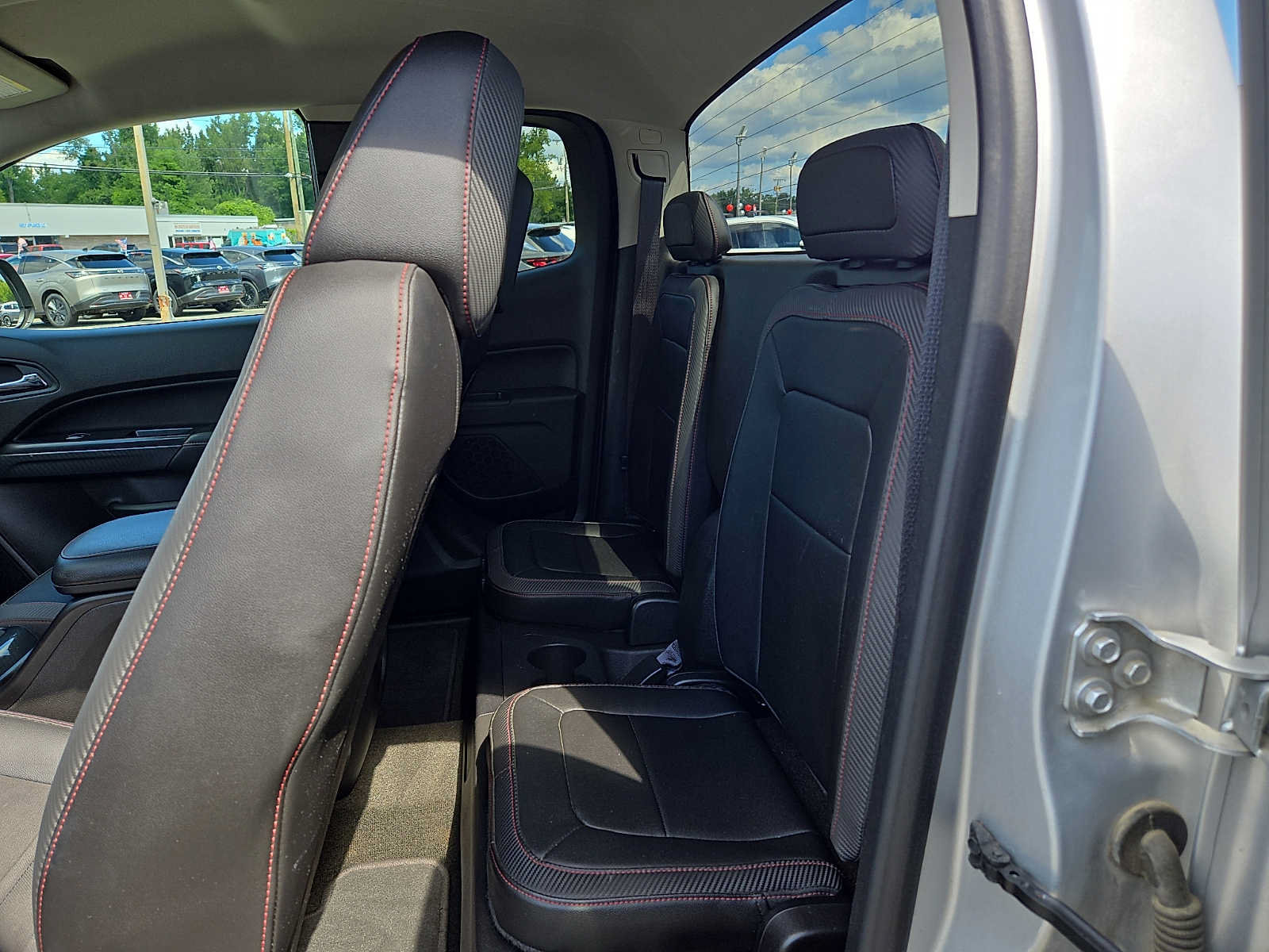 Used 2015 GMC Canyon SLE w/ All-Terrain Package AWD/4WD image 10