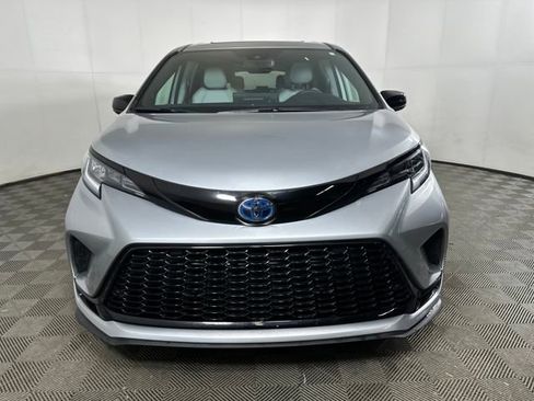 Used 2025 Toyota Sienna XSE w/ XSE Plus Package image 8