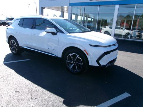 Used 2025 Chevrolet Equinox EV LT image 9