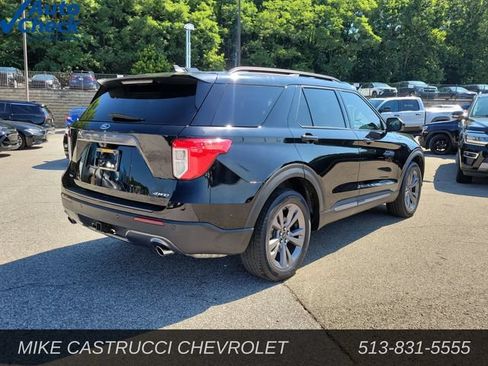 Used 2022 Ford Explorer XLT w/ Equipment Group 202A AWD/4WD image 5