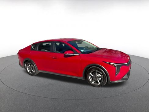 Used 2025 Kia K4 LXS FWD image 2